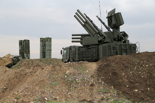 Sistema de misiles y cañones antiaéreos "Pantsir-S1"