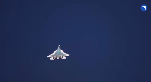 Су-57 в режиме зависания