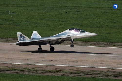 Первый полёт прототипа двухместного истребителя пятого поколения Су-57
