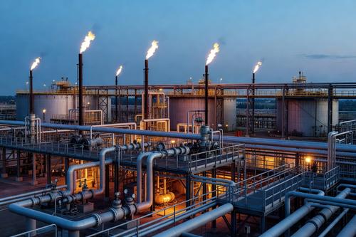 Government Prepares to Postpone Refinery Modernization Deadlines Due to Attacks on Plants