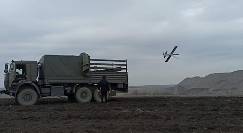 Lanzamiento del dron kamikaze "Lancet" desde la carrocería del KamAZ-5350