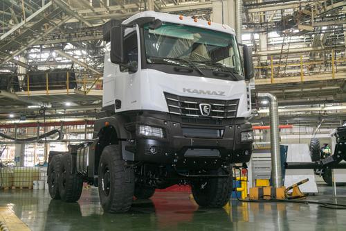 Полноприводный седельный тягач КАМАЗ-65954