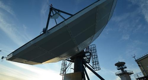 Nuevos sistemas de antenas de tres bandas TNA-12M del punto de control de Sajalín del cosmódromo "Vostochny" durante la construcción