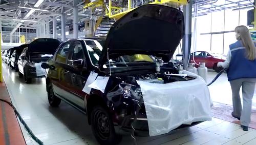 Lada Granta в цвете «Фламенко»