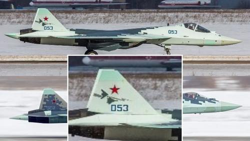 Су-57 с маркировкой связки с БПЛА С-70 «Охотник»