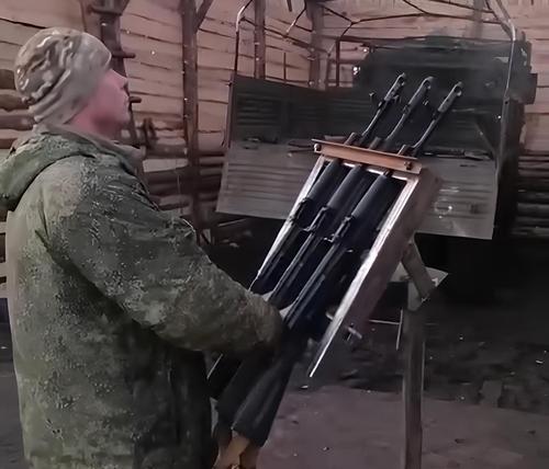 Instalación de armas de tres AK-74M