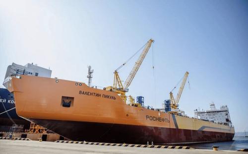 Танкер-челнок «Валентин Пикуль» проекта AST69K
