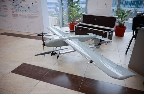 unmanned aerial vehicle of aircraft type with an internal combustion engine