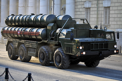 Lanzador 5P85SM2-01 del sistema de defensa aérea S-400