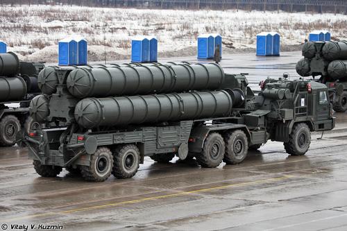 Lanzador 5P85SM2-01 del sistema de defensa aérea S-400