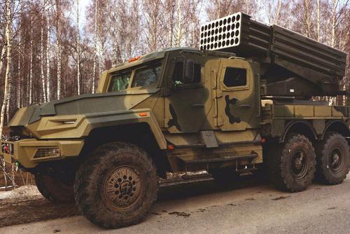 AMN-590951 "Spartak" con lanzador del MLRS 9K51M "Tornado-G"