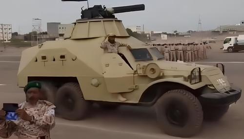 БТР-152 с шестиствольной 30-мм пушкой АК-630