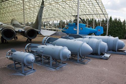 High-explosive aerial bombs