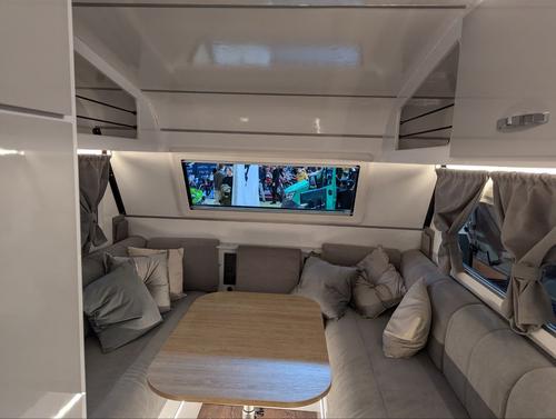 Remolque habitable KS36, vista interior