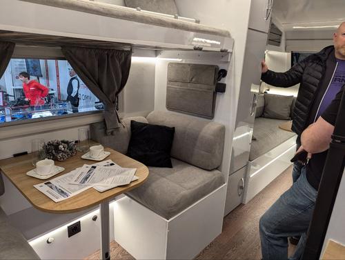 Remolque habitable KS54, vista interior