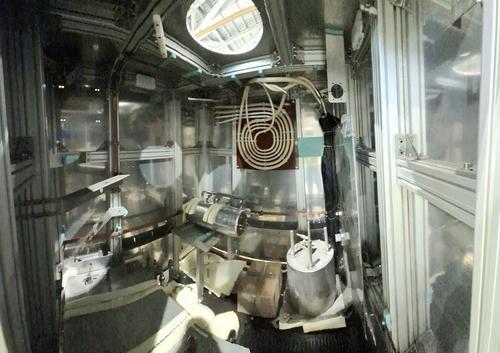 Montaje de sistemas para el calentamiento adicional del plasma, vista desde el interior