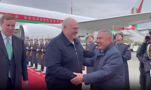 Прилет президента Белоруссии Александра Лукашенко в Казань