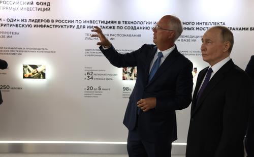 Vladimir Putin at the RDIF exhibition