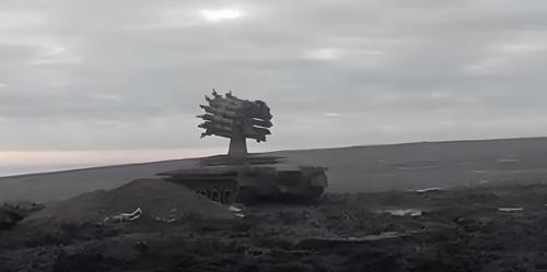 RBU-6000 "Smerch-2" en un tanque T-80