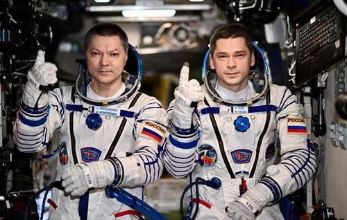 Cosmonautas Oleg Kononenko y Nikolái Chub