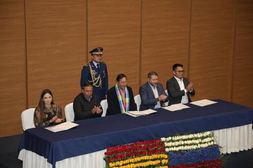 Ceremonia de firma del acuerdo para la construcción de una planta de producción de carbonato de litio en Bolivia