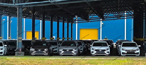 Planta con automóviles LADA Vesta<br>