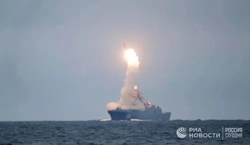 Lanzamiento del misil hipersónico "Zircón" desde la fragata "Almirante Gorshkov" en el Mar Blanco