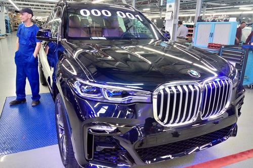 Завод еще не построен, но Киргизия уже успела стать автохабом для России: импорт машин из этой страны в Россию стремительно растет.<br>