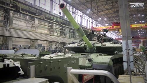 Así lucen los talleres de «Uralvagonzavod», donde se ensamblan tanques rusos desde hace muchos años.