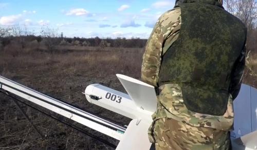 Se sabe que no solo puede alcanzar objetivos, sino también realizar tareas de reconocimiento y sobrecargar el sistema de defensa aérea del enemigo.<br>