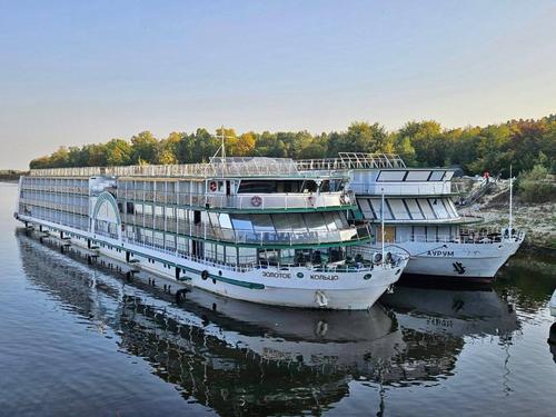 Motor ships