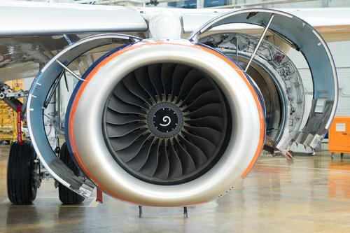 Los motores SaM146 están instalados en más de cien aviones rusos SSJ-100, y la cuestión de la independencia de los suministros extranjeros es muy importante para las aerolíneas