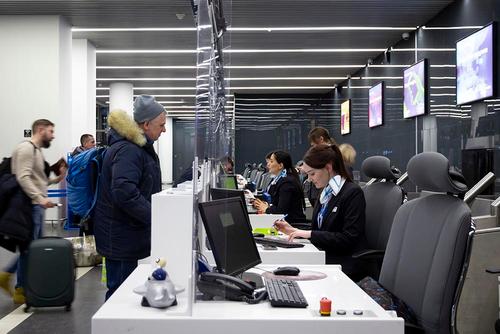 Такая система позволяет аэропорту комплексно управлять информационным потоком данных о пассажирах и багаже от стойки регистрации до посадки на борт и продавать им дополнительные услуги