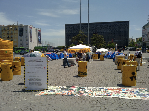 Campamento de activistas de Greenpeace Türkiye instalado en la plaza Taksim en junio de 2011