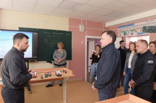 Denis Pushilin at a meeting with the UAC delegation