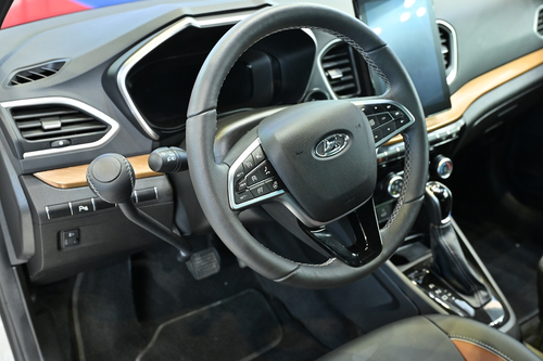LADA Vesta c ручным управлением<br>