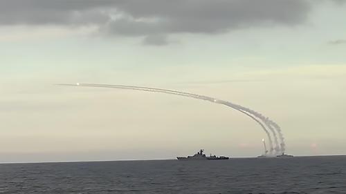 Lanzamiento de "Kalibr" por uno de los buques de la Flotilla del Caspio
