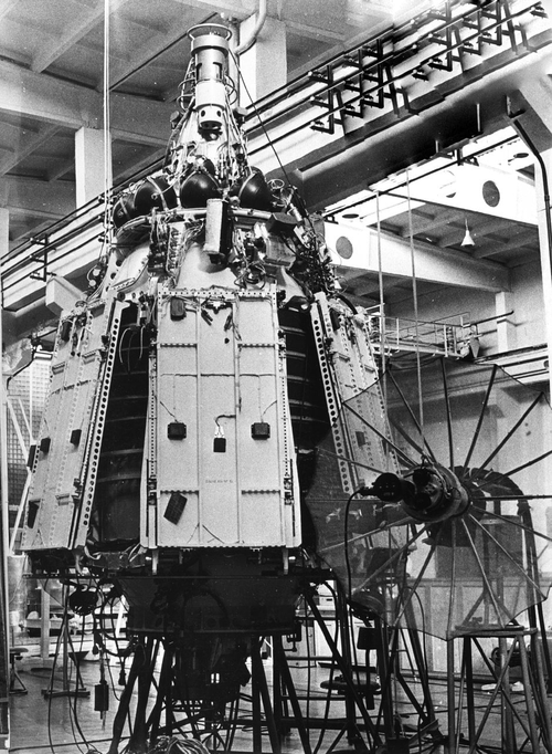 Satélite soviético «Molniya-1»