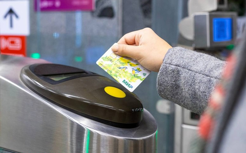 Pago de viajes en el metro con tarjeta bancaria del sistema "Mir"