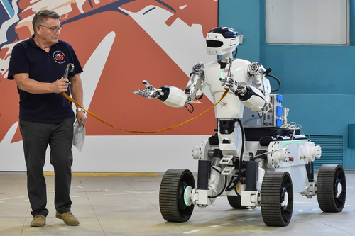 Anthropomorphic robot Marfa performs a task with a carabiner