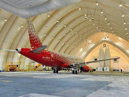 «Yakovlev» puso en marcha un hangar neumático en el aeropuerto de Kurúmoch