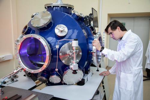 Vacuum target chamber of the "ELF" laser complex