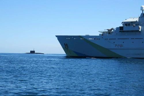 Aparecieron imágenes de la escolta del submarino «Krasnodar» con «Kalibr» por la Marina Real británica en el Canal de la Mancha