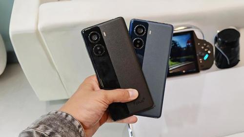 Fplus "Alcor" and "Mitsar" Smartphones