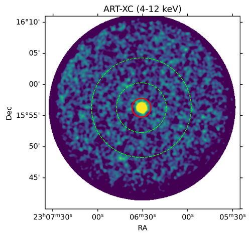 Imagen de la misma fuente, construida a partir de datos de observación puntual (profunda) por el mismo telescopio