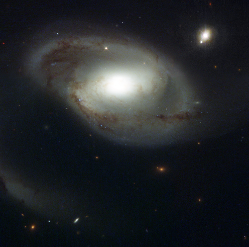 Galaxy&nbsp;NGC 4319&nbsp;and quasar&nbsp;Markarian 205