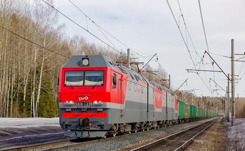 Грузовой трехсекционный электровоз 3ЭС6 «Синара»