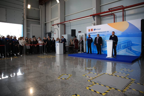 Foto del evento de inauguración de la central hidroeléctrica