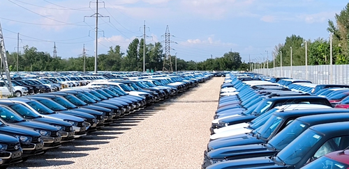 Стоянка нераспроданных автомобилей