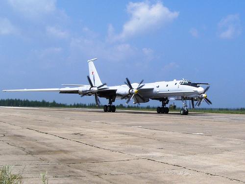Tu-142